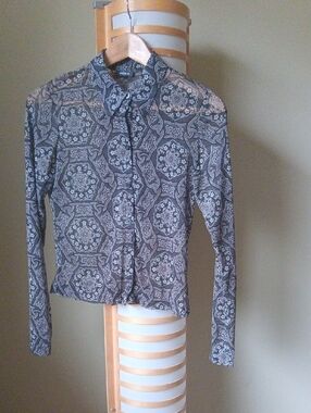 P17" L21" Women's Mexx Grey and White Medallion Print Button-Down Sheer Blouse